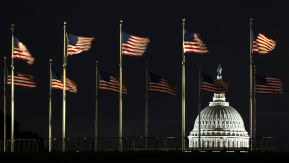 Savezna vlada prestala sa radom, milioni radnika bez plata: Zbog čega je došlo do "zatvaranja" u SAD?