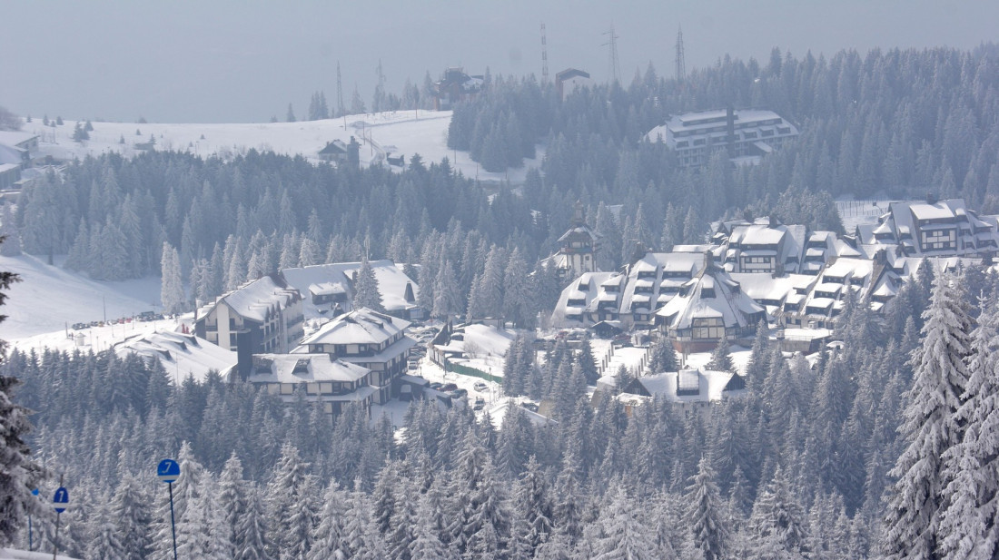 Srbija okovana snežnim pokrivačem: Sjenica zatrpana sa 40 cm snega, u jednom delu zemlje temperatura čak minus 14