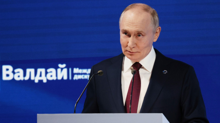 Putin: Zapadne zemlje pokušavaju da izvedu obojenu revoluciju u Srbiji
