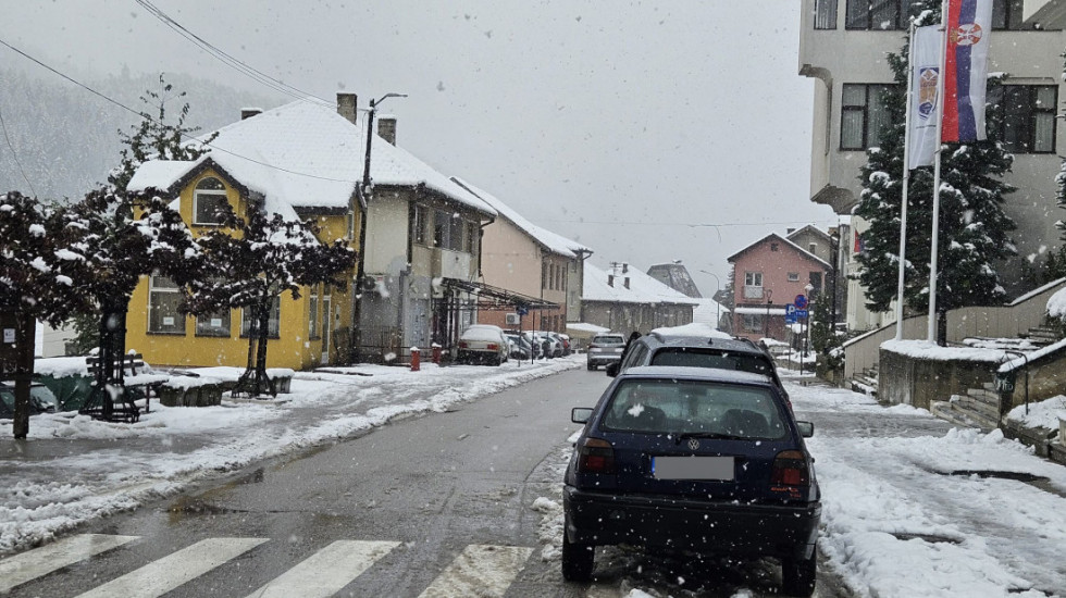 Zima se vraća na "mala vrata": Srbija danas pod oblacima, u pojedinim delovima zemlje sneg, a za vikend mraz