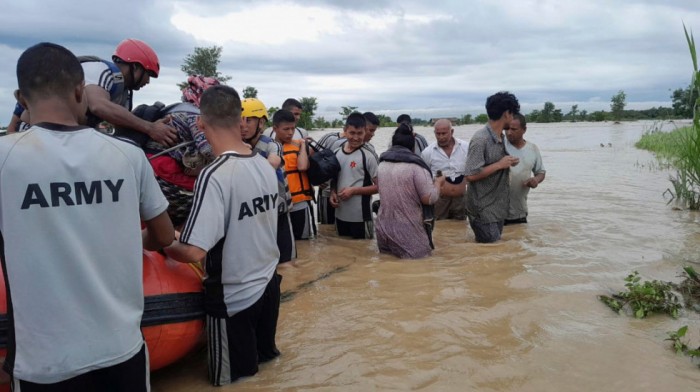 Tragične posledice nevremena: Najmanje 60 ljudi stradalo u poplavama i klizištima u Nepalu i Indiji