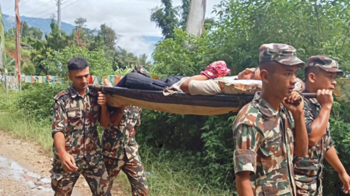 Najmanje 51 osoba poginula u poplavama i klizištima u Nepalu (FOTO)