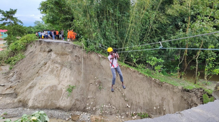 Obilne kiše izazvale poplave i klizišta, najmanje 18 mrtvih u Indiji, 47 u Nepalu