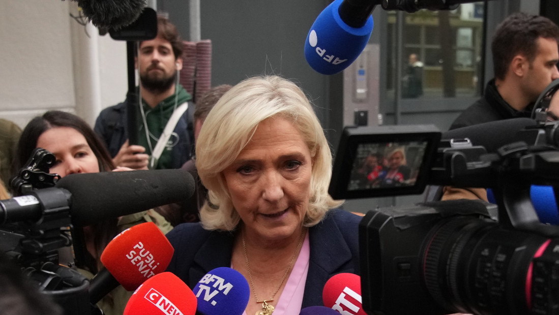 Burna rekacija političara na Lekornijevu ostavku, Le Pen: Farsa traje dovoljno dugo