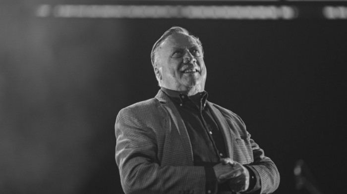 Ko je bio Halid Bešlić? Posle odsluženog vojnog roka uzeo mikrofon u ruke