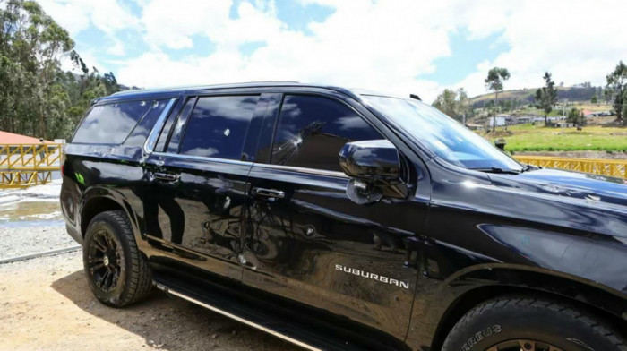 Pokušan atentat na predsednika Ekvadora: Napadnut automobil Danijela Noboe, na vozilu primećeni tragovi metaka