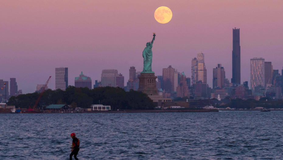 Tramp ukida pomoć: Guvernerka Njujorka proglasila vanredno stanje zbog nestanka bonova za hranu