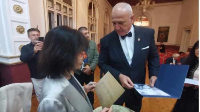 "Tamo daleko", autobiografija  Nj.K.V. Knjeginje Jelisavete Karađorđević