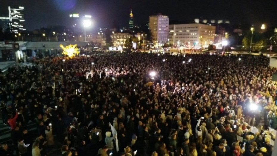 Sarajevo plače i peva za Halida: Građani se opraštaju od legende narodne muzike (VIDEO)