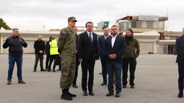 Ovo su turski dronovi koje je danas Prištini isporučila Ankara: Kurti ih lično dočekao na aerodromu (VIDEO, FOTO)