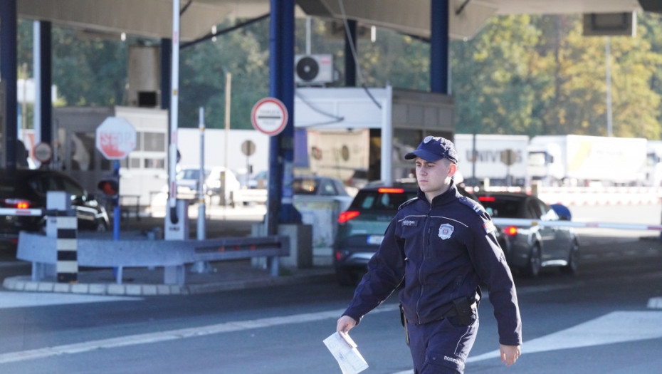 AMSS: Teretnjaci na Batrovcima čekaju četiri sata