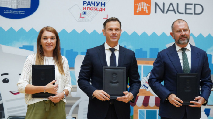 Mali uručio ključeve stana i automobila dobitnicima igre "Uzmi račun i pobedi" (FOTO)