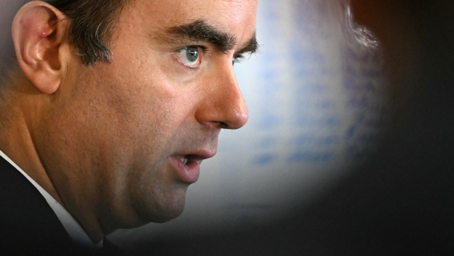 Makron: Lekorni će se sutra sastati sa predstavnicima srednjoškolaca