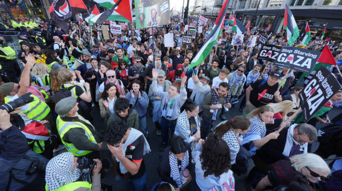 U Londonu održani pro-izraelski i pro-palestinski skupovi: "Mali broj" ljudi uhapšen
