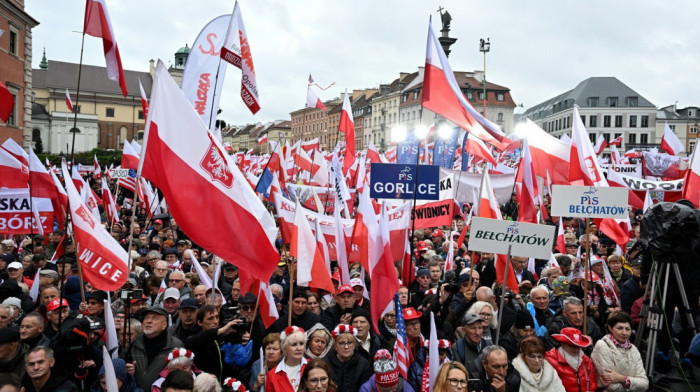 "Ovo je Poljska, a ne Brisel": Protest opozicije u Varšavi protiv Tuska, Pakta o migraciji EU i migranata