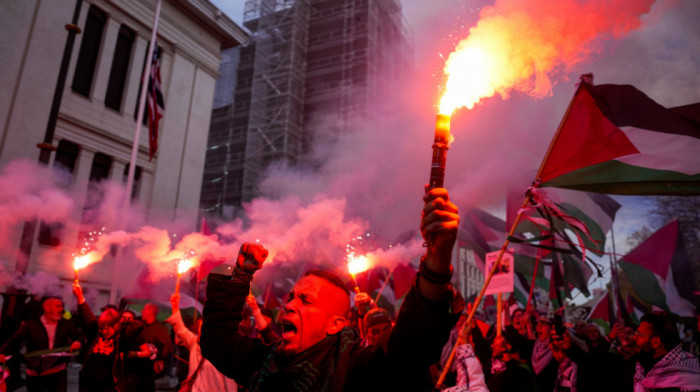 Oko 1.000 propalestinskih demonstranata u Oslu, uoči utakmice Izraela i Norveške