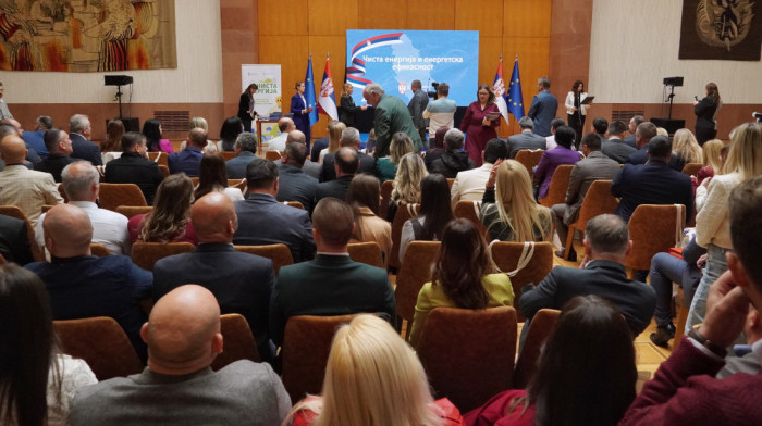 Uručeni ugovori za sufinansiranje mera energetske sanacije u 149 gradova i opština