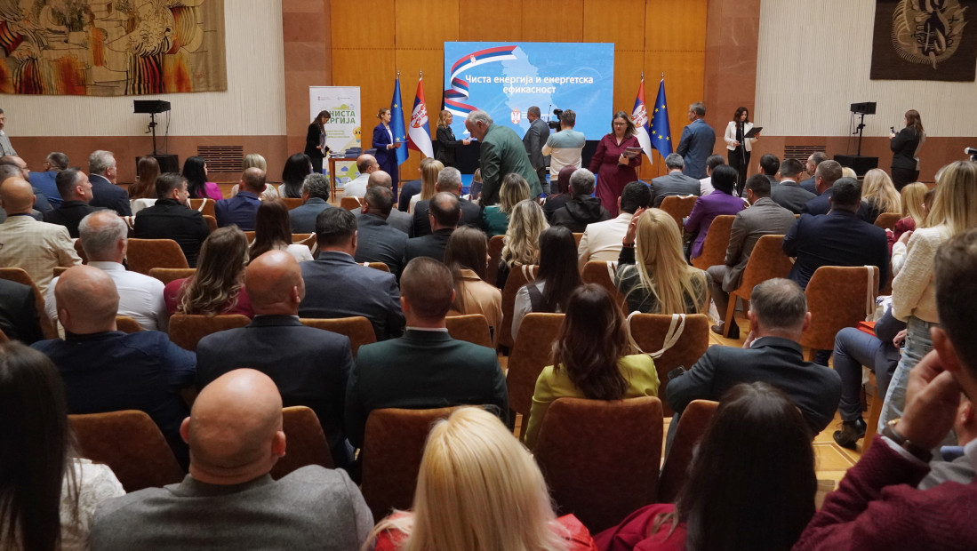 Uručeni ugovori za sufinansiranje mera energetske sanacije u 149 gradova i opština