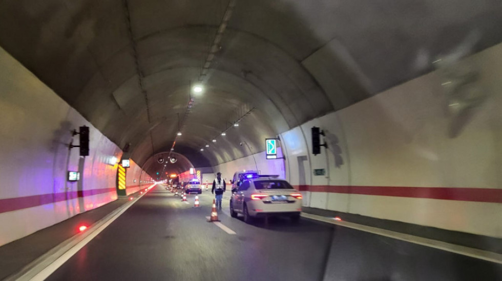 Udes na autoputu Miloš Veliki: Četiri osobe povređene u tunelu Munjino brdo