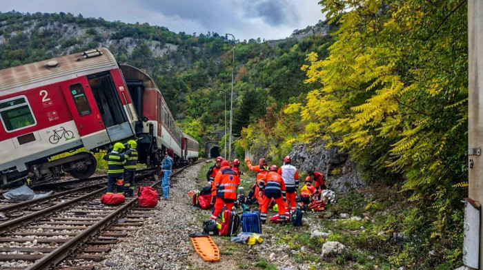 Sudar dva voza u Slovačkoj: Povređeno najmanje 100 ljudi (FOTO/VIDEO)