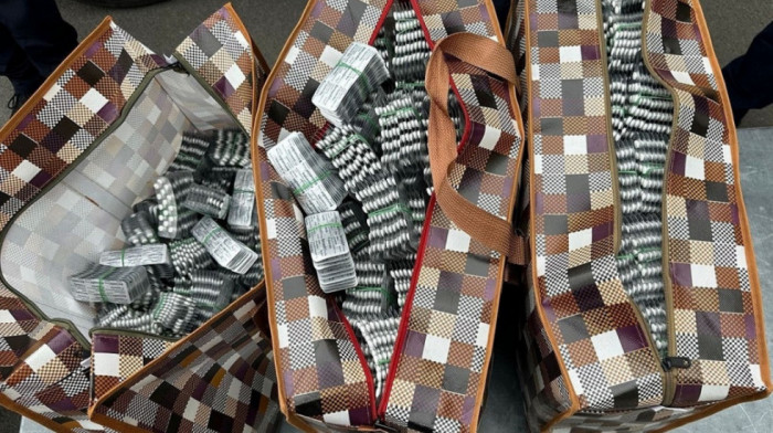 Zaplenjen tovar psihoaktivnih lekova: U torbama 90.000 zableta "Bensedina"