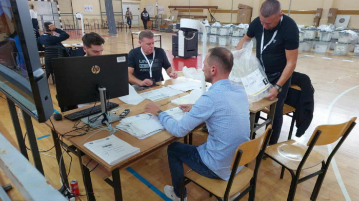 U Severnoj Mitrovici počelo brojanje glasova za odbornike skupštine te opštine