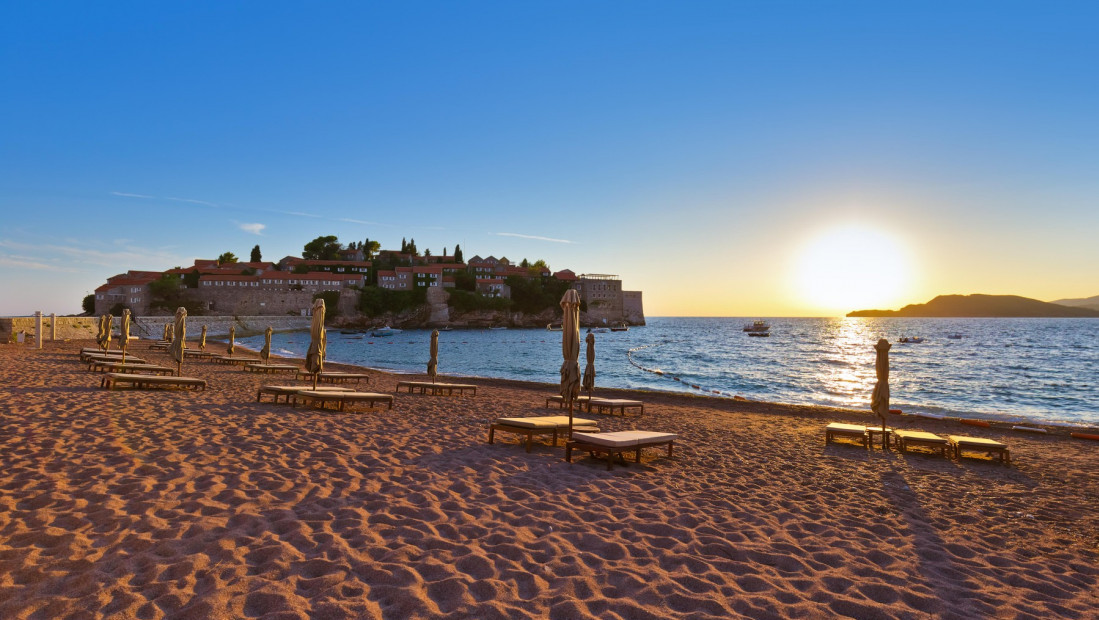 Sveti Stefan ponovo otvoren za posetioce: Organizovane posete dva puta dnevno, cena 25 evra