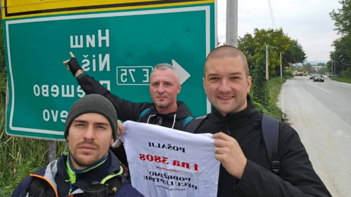 Trojica policajaca pešače do Hilandara za decu leptire: Podrži njihov hod uplatom na žiro račun ili slanjem SMS poruke