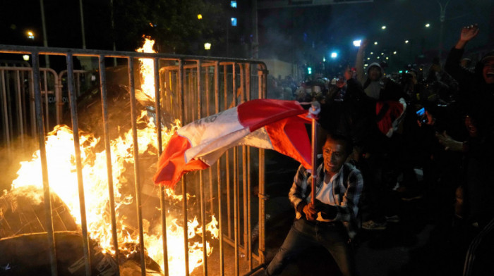 Protest u Limi, 75 povređenih, sukobi ispred Kongresa