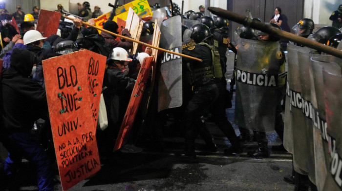 Protesti "generacije Z" u Peruu: Jedna osoba poginula, više od 100 povređenih