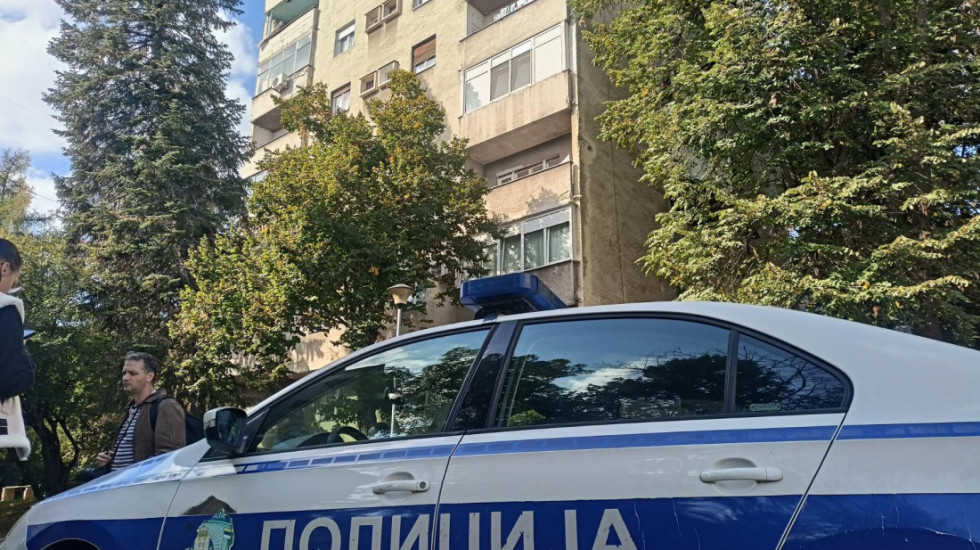 Požar u stambenoj zgradi u Rakovici: Dve ženske osobe stradale