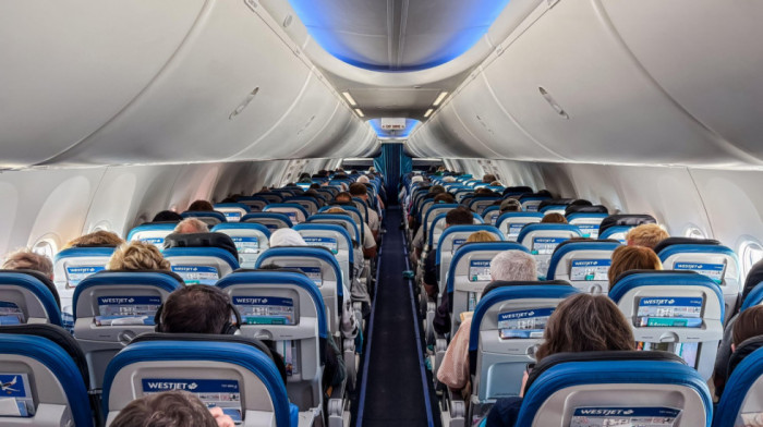 Letenje je sigurnije od šetnje do trafike - pa, zašto se neki i dalje tresu od straha kada uđu u avion?