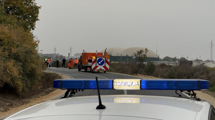 Teška saobraćajna nesreća na auto-putu Novi Sad-Beograd, jedno dete poginulo, sedmoro povređeno