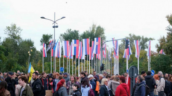 U Novom Sadu se održava protestna šetnja
