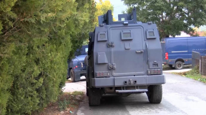 Pretresi tzv. kosovske policije na više lokacija u Zvečanu i Zubinom Potoku