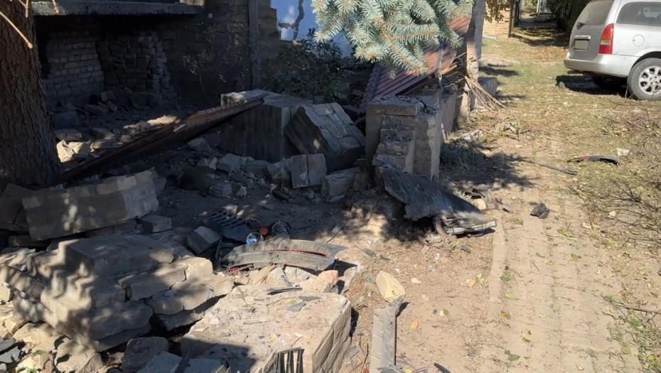 Auto sleteo s puta kod Malog Iđoša, udario u kuću: Jedna osoba stradala na mestu, druga u bolnici (FOTO)