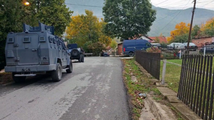 Razlog nepoznat: Na Jarinju uhapšen Srbin iz Goraždevca - tzv. kosovska policija pretresa porodičnu kuću
