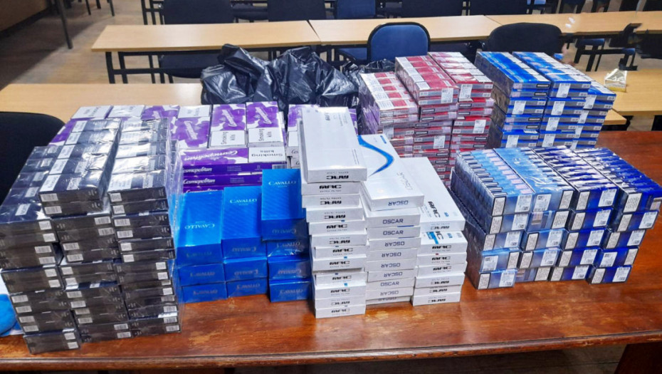 Na Kopaoniku zaplenjeno čak 16.400 "nedozvoljenih paklica": Roba vredna skoro sedam miliona nađena u "micubišiju"