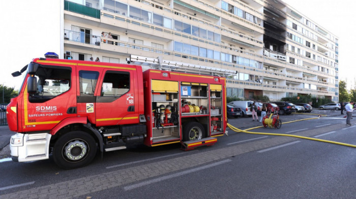 Požar u desetospratnici u Lionu: Četvoro poginulih, 10 povređenih, evakuisani stanari