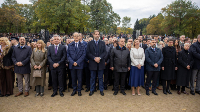 Premijer Macut u Šumaricama: Večni mir i poštovanje svim nevinim žrtvama Kragujevca
