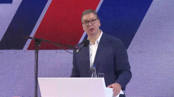 Vučić na proslavi 17 godina SNS u Zrenjaninu: "Opstali smo zahvaljujući hrabrosti naprednjaka"