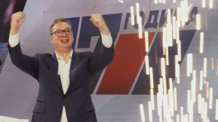 Vučić na proslavi 17 godina SNS u Zrenjaninu: "Opstali smo zahvaljujući hrabrosti naprednjaka"