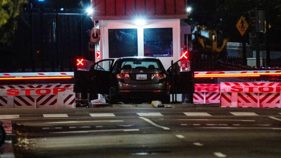 Automobil se zakucao u kapiju američke Tajne službe u Vašingtonu, uhapšena jedna osoba