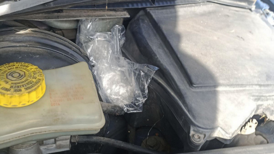 Uhapšena dvojica osumnjičenih dilera u Beogradu: Policija im našla kokain, marihuanu, vagice, vakum mašinu i evre