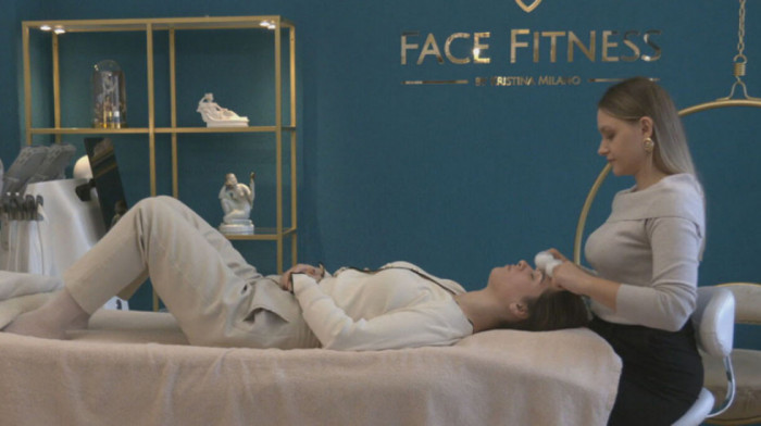 Fitnes za lice: Kako masaža može da povrati čvrstinu, podigne konture i uspori godine?