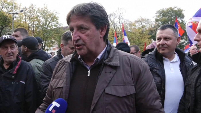 Gašić na skupu protiv blokada u Kraljevu: Dosta nam je zaustavljanja naše lepe zemlje