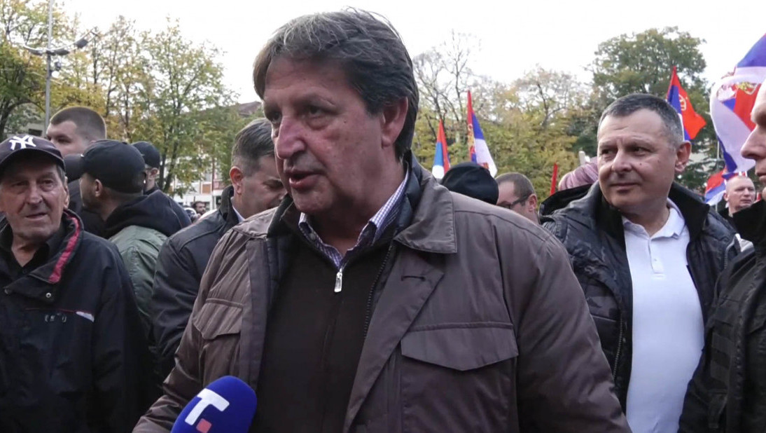 Gašić na skupu protiv blokada u Kraljevu: Dosta nam je zaustavljanja naše lepe zemlje
