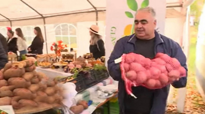 Jedan dovoljan za porodični ručak: Krompir od preko 2 kilograma šampion takmičenja u Glamoču