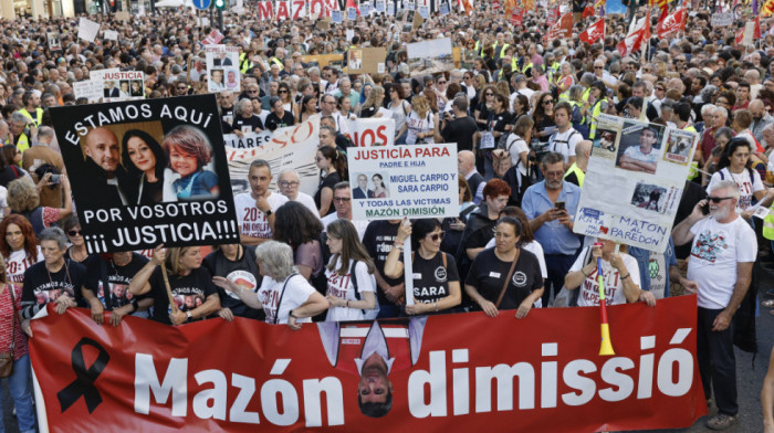 U Valensiji održan masovan protest za smenu gradskog čelnika zbog smrtonosnih poplava 2024.