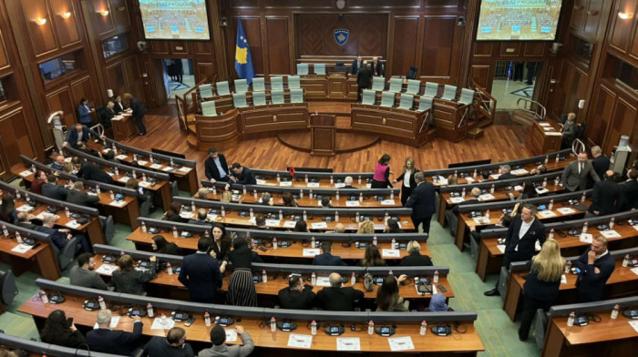 Ima li Konjufca dovoljan broj glasova? Sutra glasanje o izboru nove vlade privremenih prištinskih institucija
